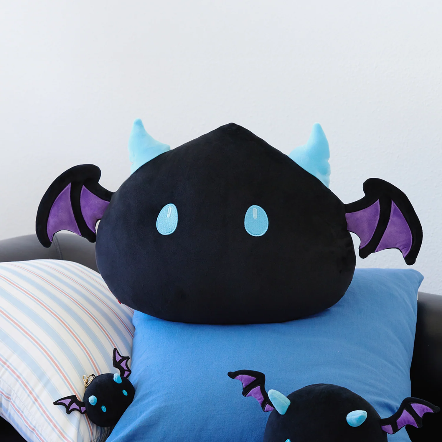 [Summoners War] Devilmon Plushie Cushion - Image 3